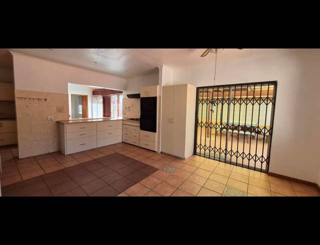 4 BEDROOM HOUSE FOR SALE IN DANA BAY